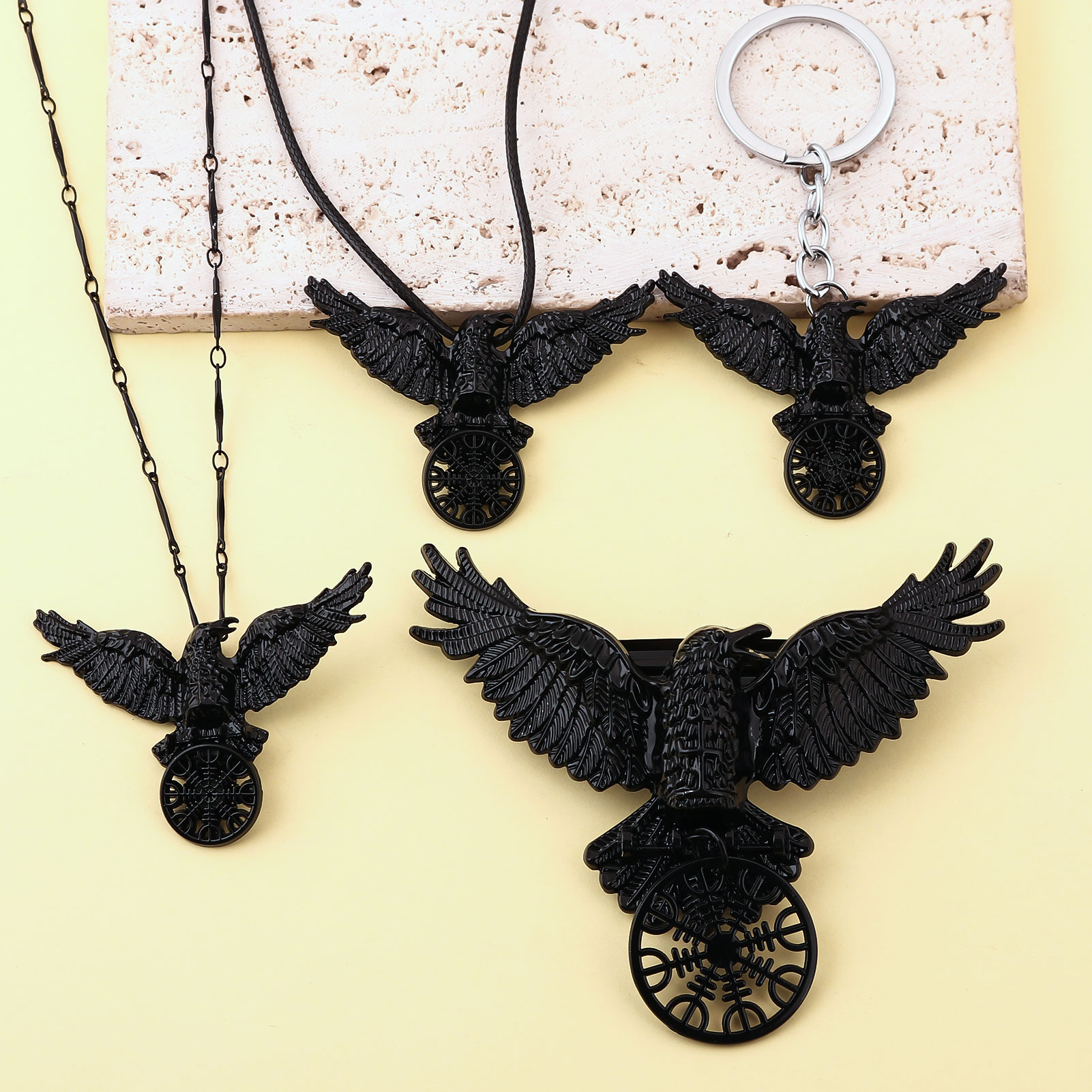 Vintage Viking Black Crow Neck - Compass Keychain Mini recension och pris